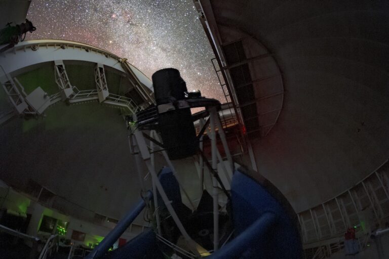 Investigadora de la UG analiza materia oscura en proyectos científicos de alcance internacional